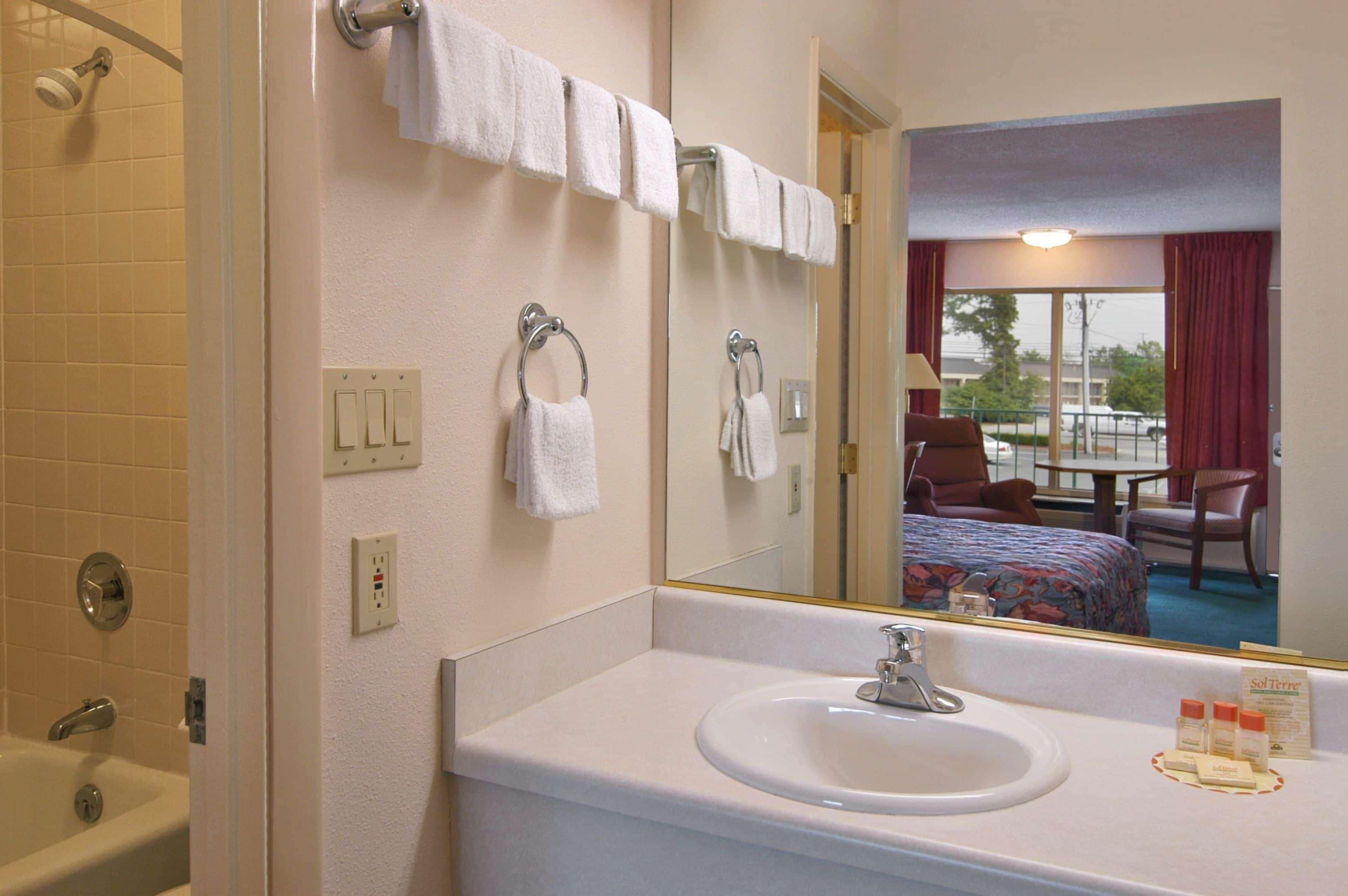 Days Inn By Wyndham Wilmington / University Dış mekan fotoğraf